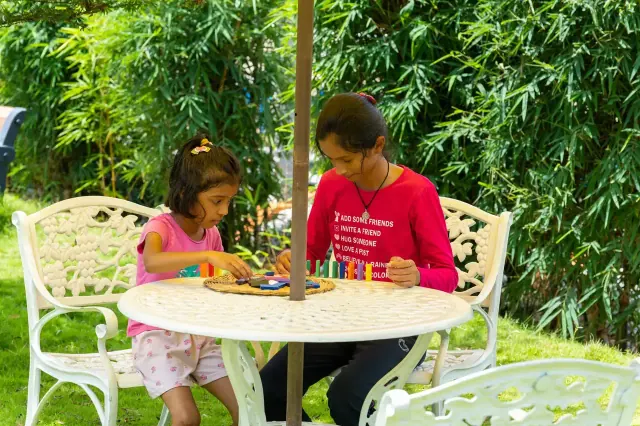 Family seated at a garden table at Saakshi